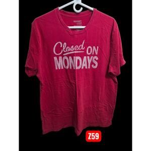 Z59 Old Navy Vintage Closed On Monday Funny T-Shirt Red
XL